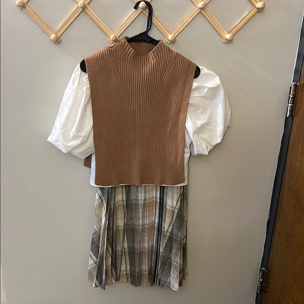 Stylish Brown Ribbed Knit Top - Picture 3 of 3